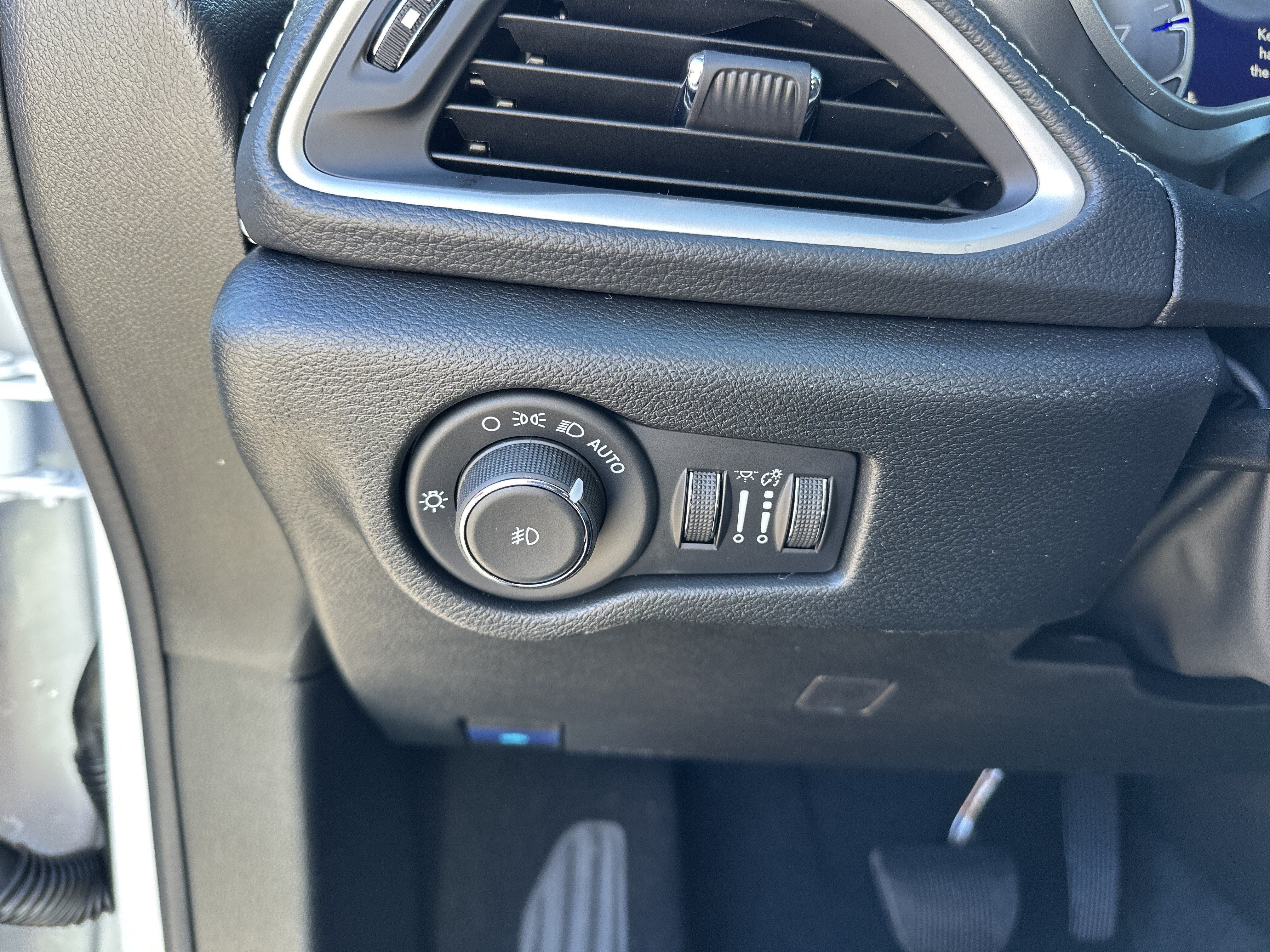New 2026 Chrysler Pacifica Select FWD image 34