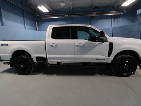 Used 2025 Ford F350 Lariat w/ Black Appearance Package image 38