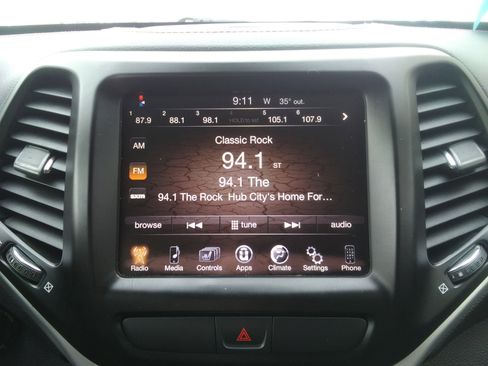 Used 2016 Jeep Cherokee Trailhawk w/ Cold Weather Group image 20