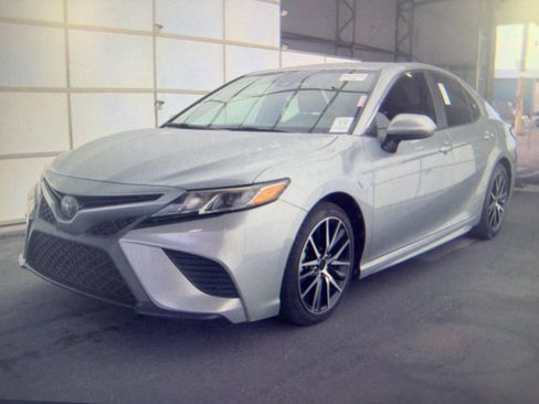 Used 2019 Toyota Camry SE FWD image 1
