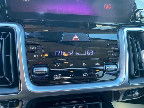 Certified 2023 Kia Sorento EX AWD/4WD image 23