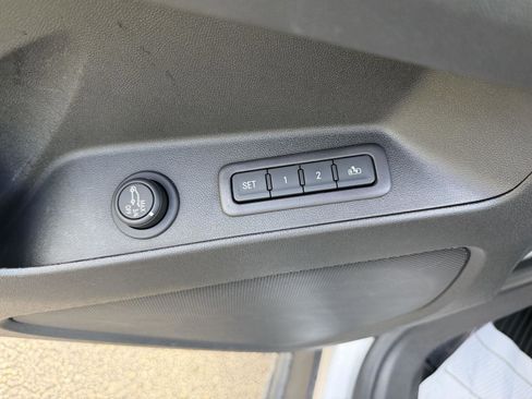 Used 2020 Chevrolet Equinox Premier AWD/4WD image 12