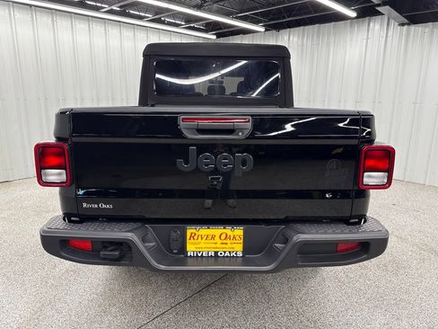 Used 2023 Jeep Gladiator Sport AWD/4WD image 5