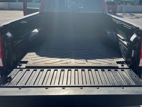 Used 2017 Toyota Tacoma SR5 RWD image 11