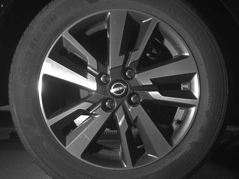 Used 2025 Nissan Versa SV image 15