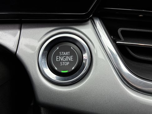 Used 2025 Chevrolet Trax LT w/ Driver Confidence Package FWD image 31