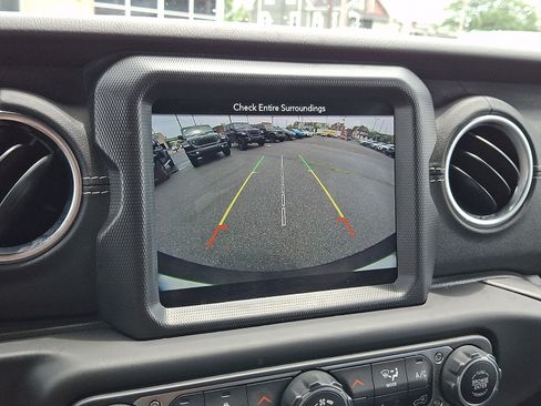 Used 2019 Jeep Wrangler Unlimited Sahara AWD/4WD image 20