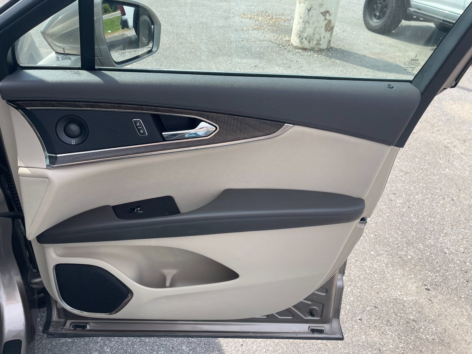 Used 2019 Lincoln Nautilus Reserve FWD image 21