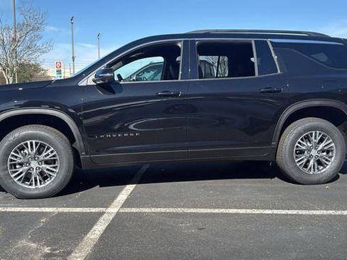 New 2026 Chevrolet Traverse LT w/ Driver Confidence Package image 4