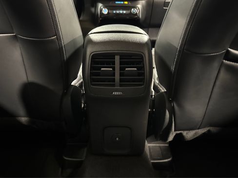 Used 2025 Ford Escape Platinum AWD/4WD image 40