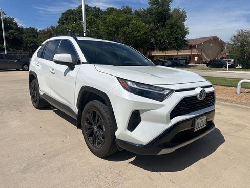 Used 2024 Toyota RAV4 SE AWD/4WD image 12