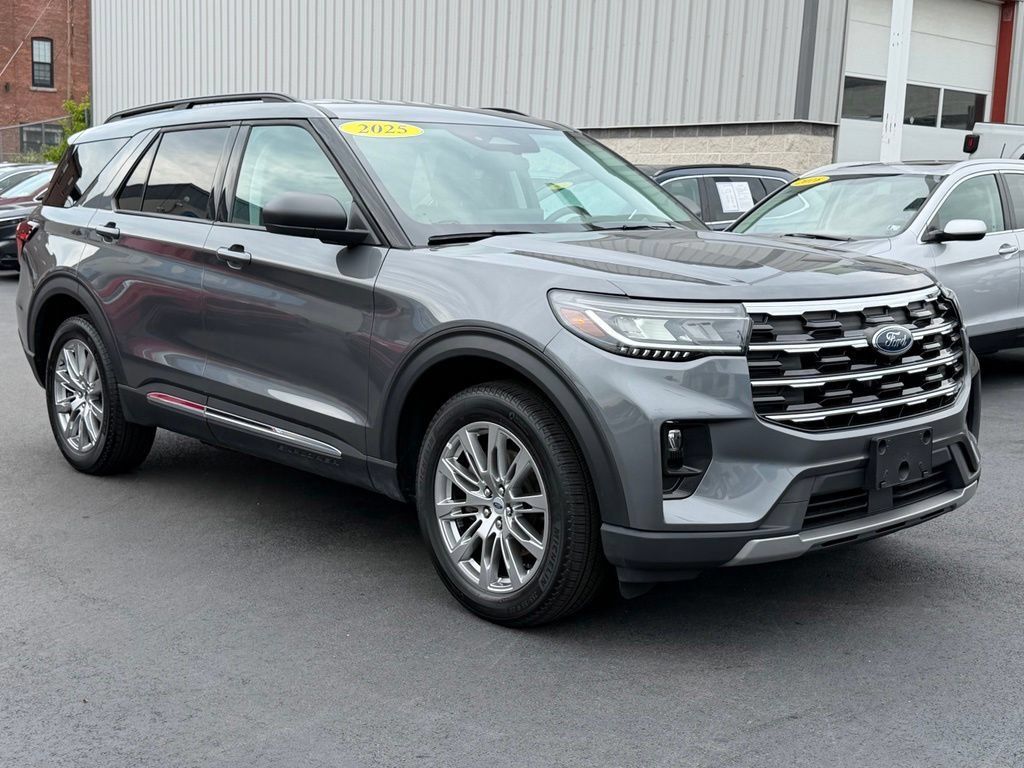 Used 2025 Ford Explorer Active w/ Active Comfort Package AWD/4WD image 1