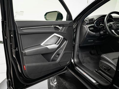 Certified 2024 Audi Q3 2.0T Premium w/ Convenience Package image 27