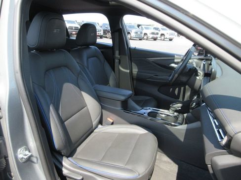 Used 2025 Buick Envista Sport Touring FWD image 19