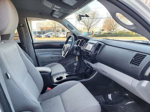 Used 2015 Toyota Tacoma PreRunner image 11