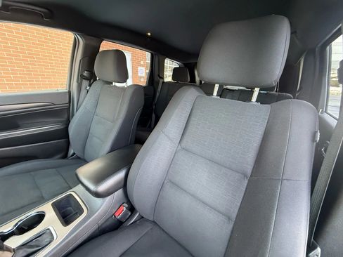Used 2017 Jeep Grand Cherokee Laredo w/ Quick Order Package 23E AWD/4WD image 16
