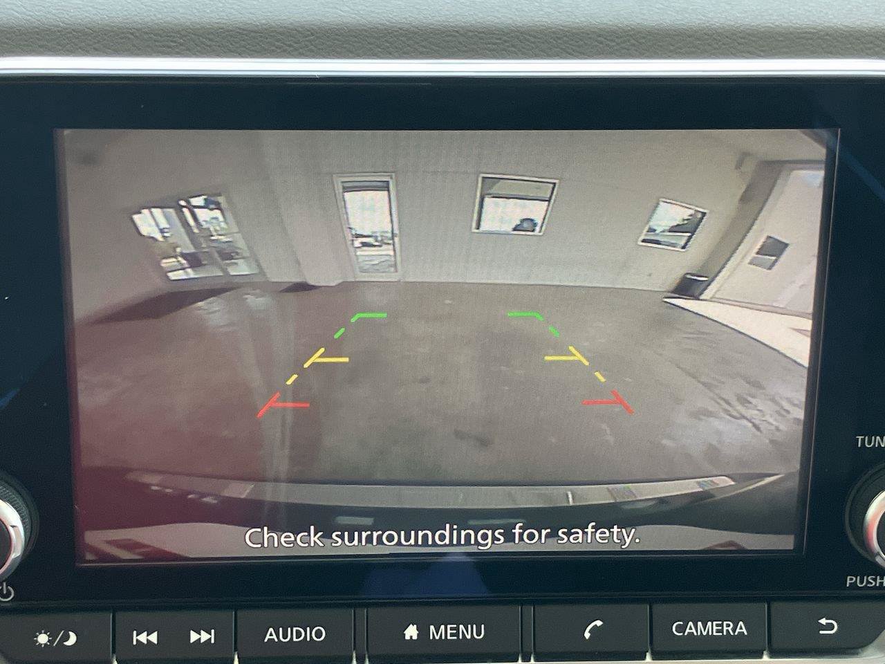 Used 2022 Nissan Rogue SV FWD image 11