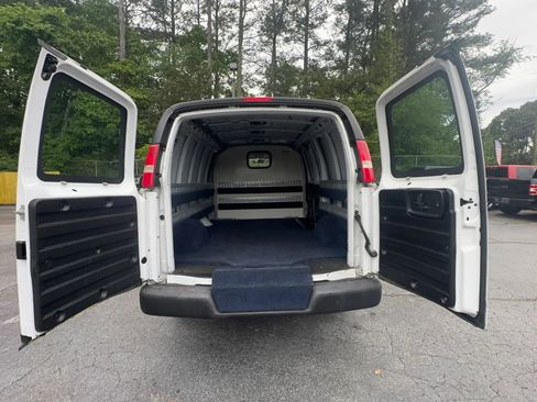 Used 2018 Chevrolet Express 2500 RWD image 13