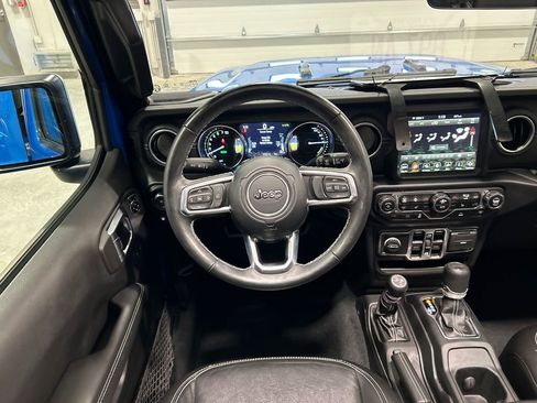 Used 2023 Jeep Wrangler Unlimited Sahara w/ Cold Weather Group image 28