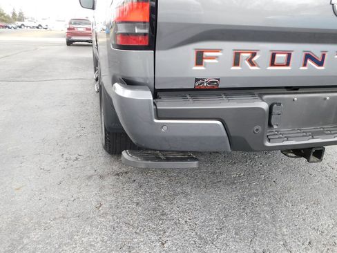 Used 2023 Nissan Frontier SV w/ SV Convenience Package image 6