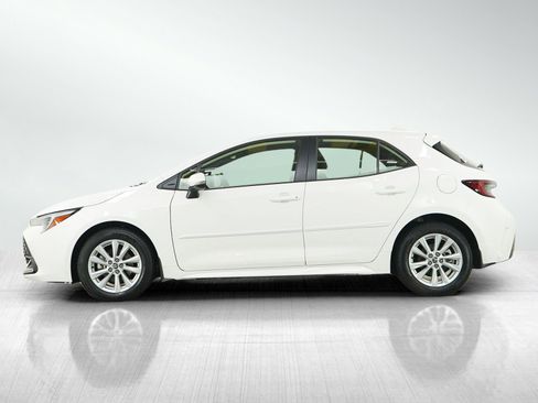 Used 2024 Toyota Corolla SE w/ SE Package FWD image 2
