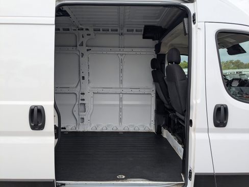 Used 2025 RAM ProMaster 2500 w/ Convenience Group image 16