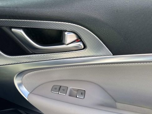 Used 2022 Genesis G70 3.3T image 14