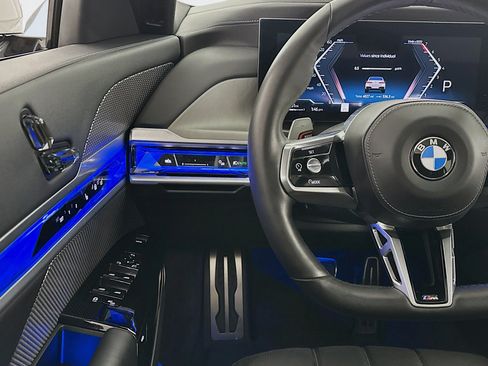 Used 2023 BMW 760i xDrive image 10