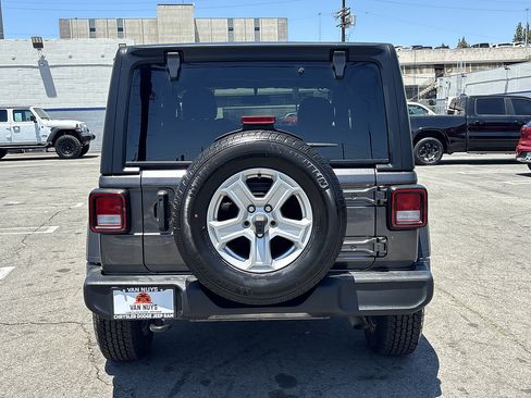 Used 2022 Jeep Wrangler Sport AWD/4WD image 5