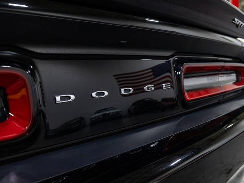 Used 2016 Dodge Challenger SRT Hellcat RWD image 24