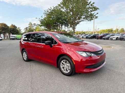 Used 2026 Chrysler Voyager LX image 1