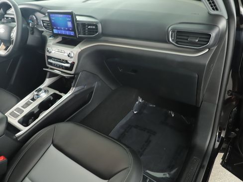 Certified 2024 Ford Explorer XLT w/ Equipment Group 202A image 21