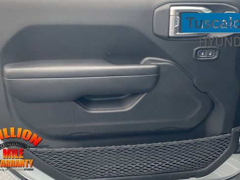 Used 2023 Jeep Gladiator Sport image 13