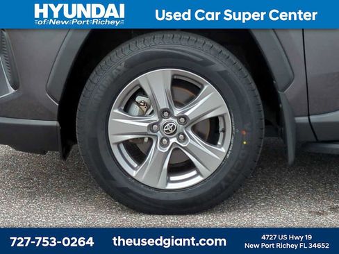 Used 2024 Toyota RAV4 XLE w/ Convenience Package FWD image 10