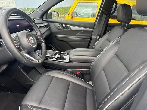 Used 2025 Buick Enclave Preferred AWD/4WD image 9