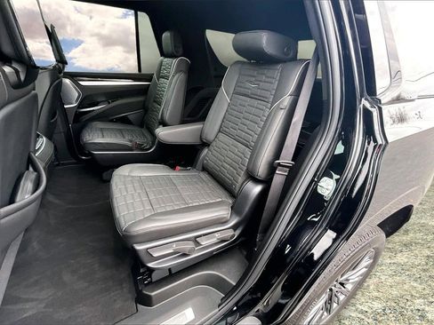 Certified 2025 Cadillac Escalade Sport Platinum w/ LPO, Floor Liner Package image 22