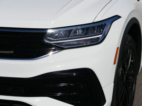 Used 2022 Volkswagen Tiguan SE R-Line image 8