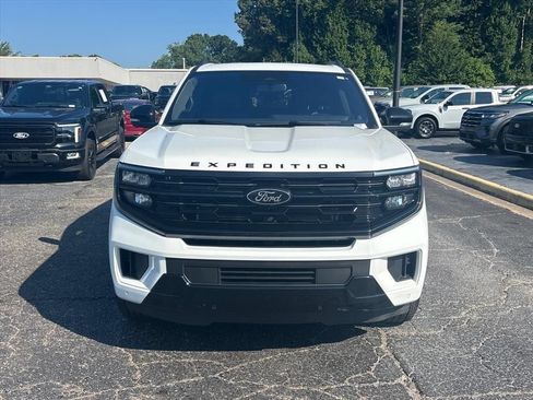 Used 2025 Ford Expedition Max Platinum w/ Stealth Appearance Package AWD/4WD image 2