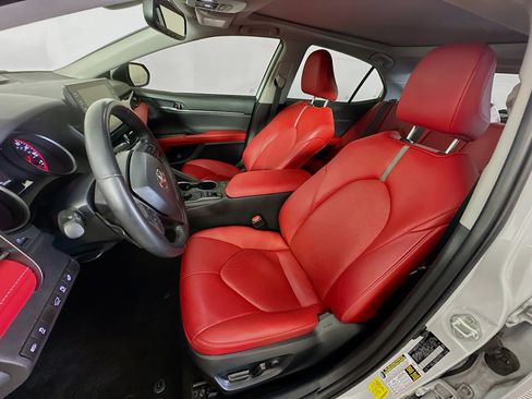 Used 2023 Toyota Camry XSE image 13