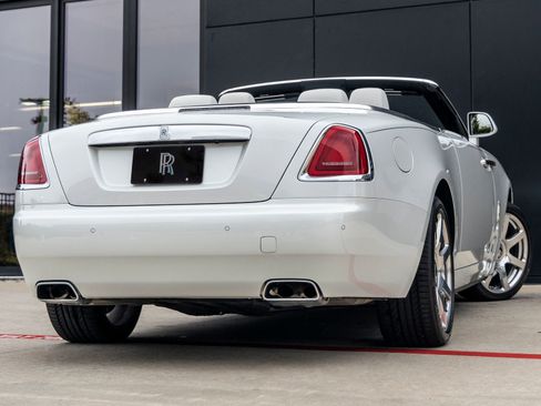 Used 2018 Rolls-Royce Dawn RWD image 2