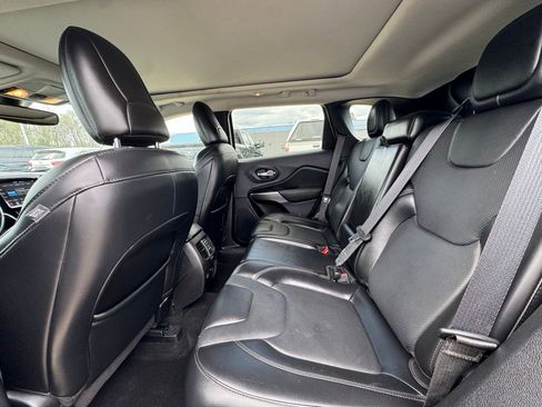 Used 2021 Jeep Cherokee Limited image 12