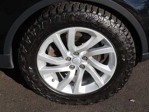 Used 2017 Land Rover Discovery HSE AWD/4WD image 29