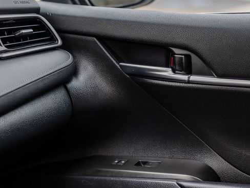 Used 2021 Toyota Camry SE image 20