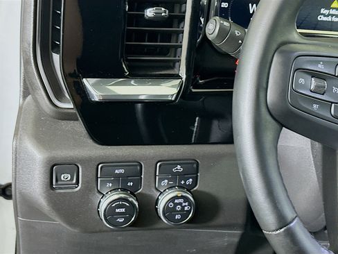 Used 2024 GMC Sierra 1500 Elevation AWD/4WD image 16