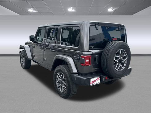 Used 2025 Jeep Wrangler Unlimited Sahara AWD/4WD image 5