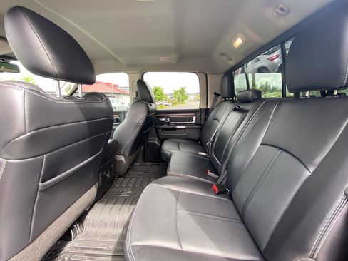 Used 2018 RAM 1500 Laramie w/ Convenience Group AWD/4WD image 28