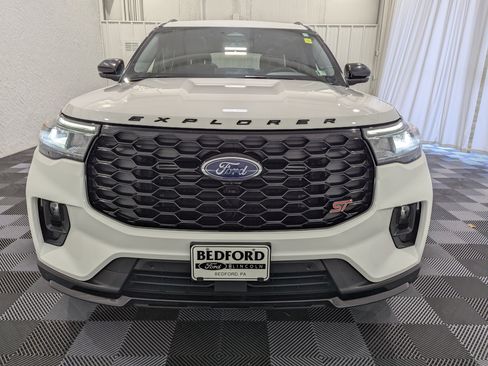 Used 2025 Ford Explorer ST w/ Sun And Sound Package AWD/4WD image 4