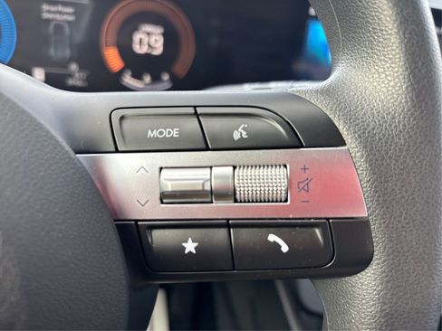 Certified 2025 Hyundai Tucson SE image 25