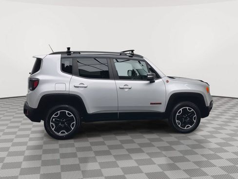 Used 2017 Jeep Renegade Trailhawk w/ Popular Equipment Group AWD/4WD image 37