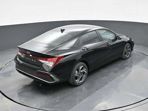Certified 2025 Hyundai Elantra Sport w/ Cargo Package image 25